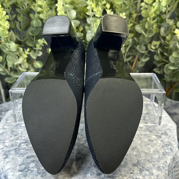 Trotters Black Textured Leather Block Heel Pumps - Picture 7 of 9